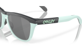 Päikeseprillid OAKLEY Frogskins Range Carbon/Blue Milkshake Prizm Black
