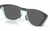 Päikeseprillid OAKLEY Frogskins Range Carbon/Blue Milkshake Prizm Black