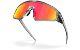 Päikeseprillid OAKLEY Latch Panel Grey Ink Prizm Ruby