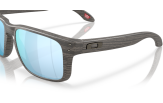 Päikeseprillid OAKLEY Holbrook S Woodgrain Prizm Deep Water Polarized