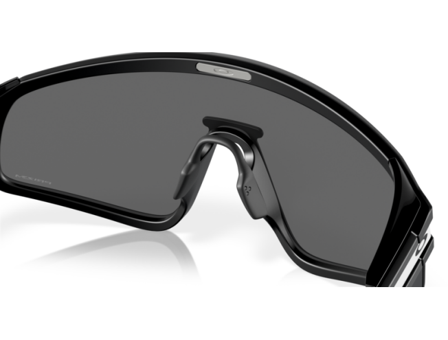Päikeseprillid OAKLEY Latch Panel Matte Black Prizm Black