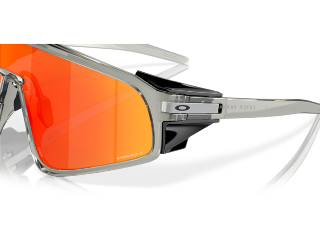 Päikeseprillid OAKLEY Latch Panel Grey Ink Prizm Ruby